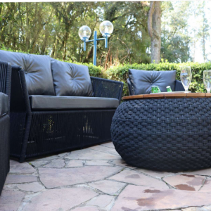 Conjunto de Poltronas e Mesa de Centro Gaivota.