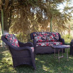 Jogo de Poltronas Janaina, em fibra sintética.